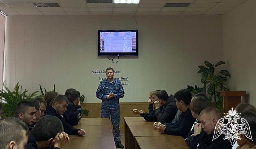 Росгвардейцы провели тематические встречи в учебных заведениях Тамбовской области