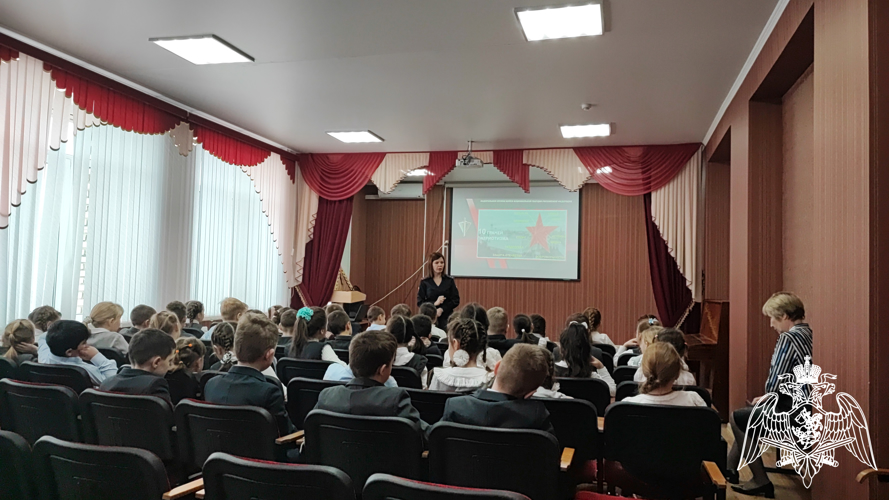 Росгвардейцы провели тематический урок для школьников города Тамбова в честь 80-летия снятия блокады Ленинграда