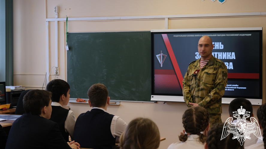 Росгвардейцы провели познавательный урок в школе города Тамбова