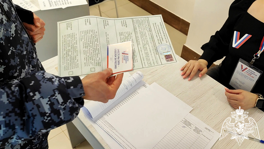 Тамбовские росгвардейцы принимают участие в голосовании на выборах Президента Российской Федерации