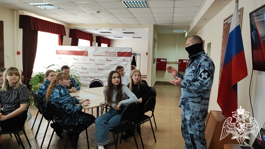 Росгвардейцы провели День открытых дверей для студентов в Тамбове