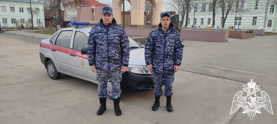 Росгвардейцы предотвратили распространение огня при пожаре в частном доме в Тамбовской области