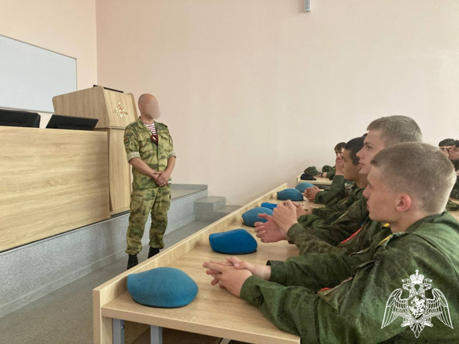 Офицеры Росгвардии провели встречу с участниками военно-патриотических сборов в Тамбовской области