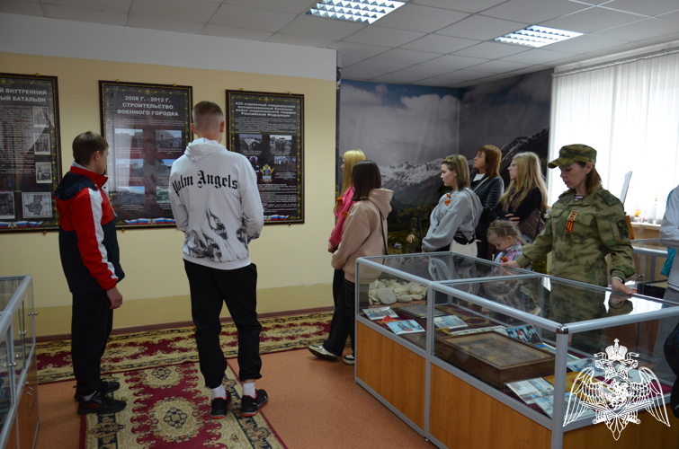 Росгвардейцы провели встречу в честь Дня Победы со школьниками в Тамбове