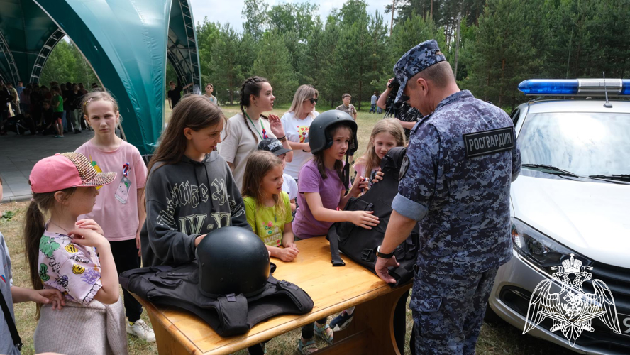 Росгвардейцы провели мероприятие в летнем лагере для детей из Тамбовской области и ЛНР