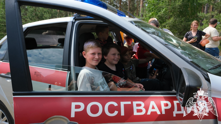 Росгвардейцы провели мероприятие в летнем лагере для детей из Тамбовской области и ЛНР