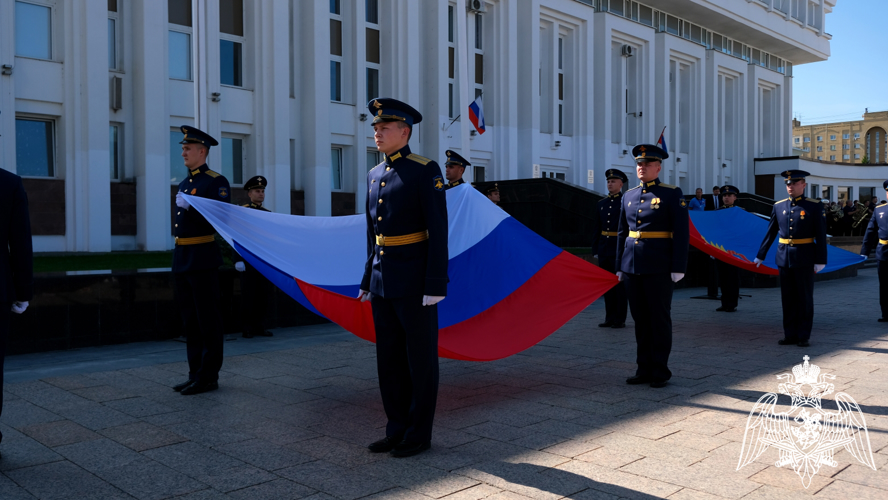 Заместитель начальника регионального управления Росгвардии принял участие в торжественном мероприятии в честь Дня государственного флага России в Тамбове