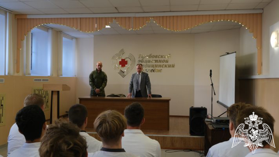 Командир СОБР Росгвардии провел урок мужества для тамбовских студентов
