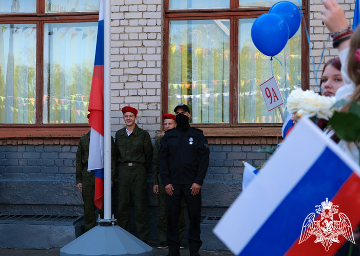 Росгвардейцы встретились со школьниками в первый учебный день в Тамбове