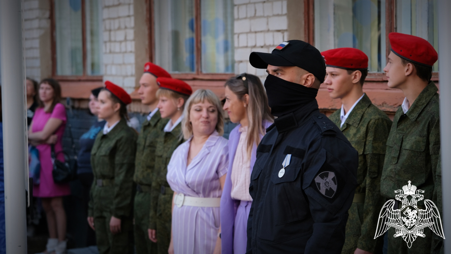 Росгвардейцы встретились со школьниками в первый учебный день в Тамбове