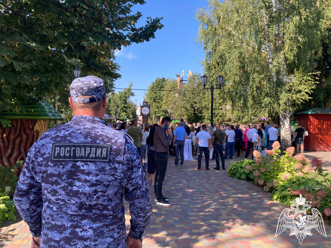 Росгвардейцы обеспечили правопорядок в День знаний в Тамбове