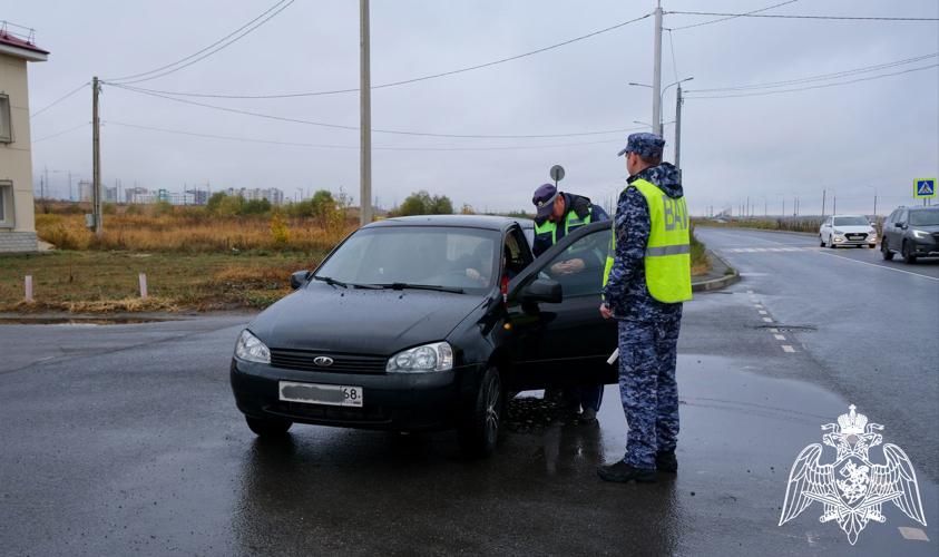 Автоинспекторы Росгвардии провели профилактическое мероприятие с водителями ведомства в Тамбове