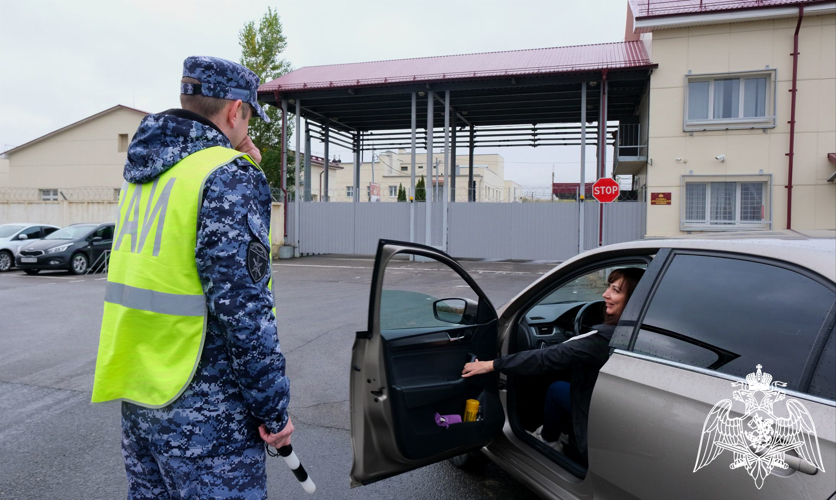Автоинспекторы Росгвардии провели профилактическое мероприятие с водителями ведомства в Тамбове