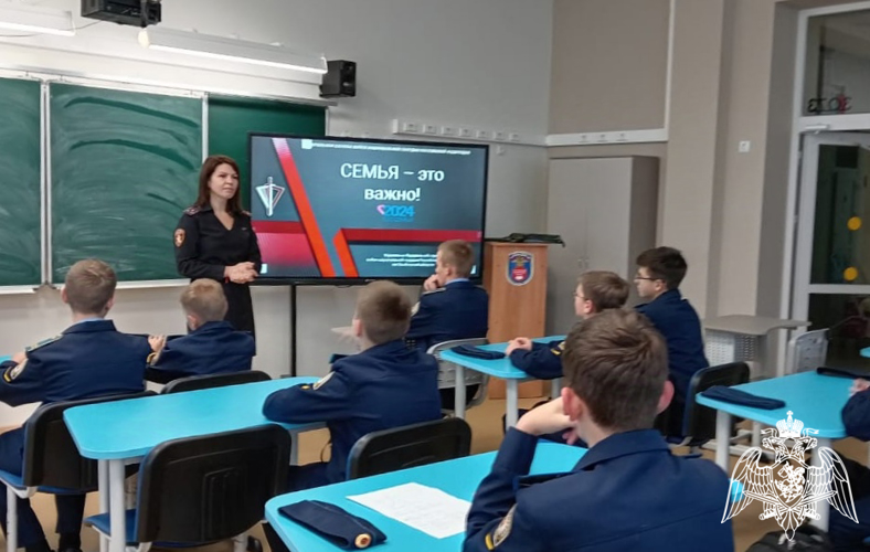 Росгвардейцы провели патриотический урок для кадет в Тамбове