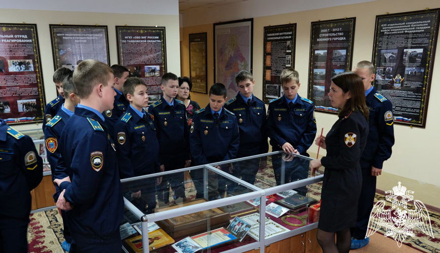Росгвардейцы провели урок мужества для подшефного кадетского класса в Тамбове