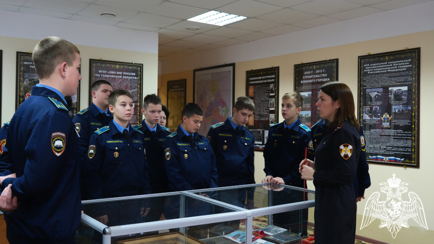 Росгвардейцы провели урок мужества для подшефного кадетского класса в Тамбове
