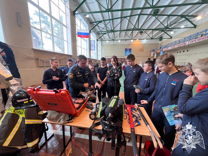 Кадетский класс Росгвардии принял участие в празднике, посвященном Дню спасателя в Тамбове