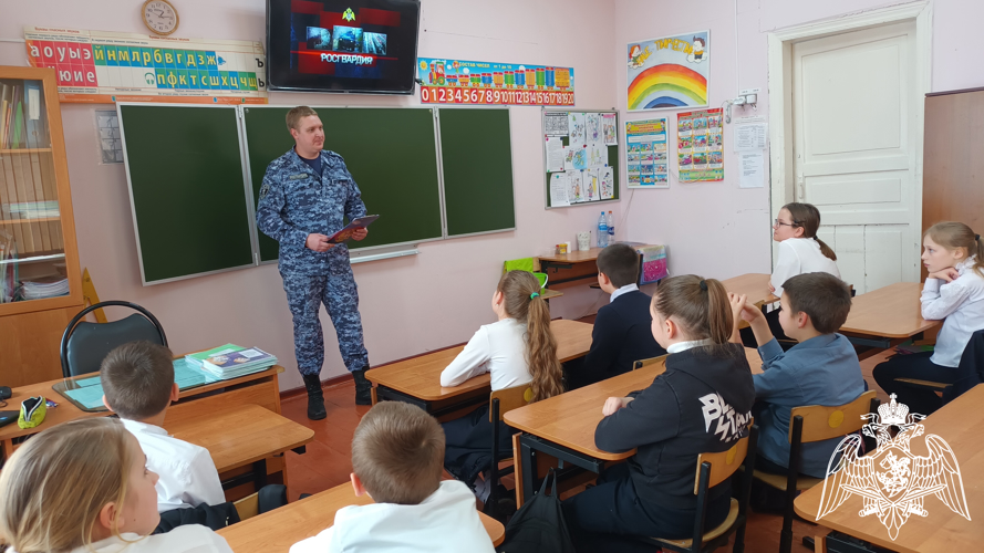 Приуроченные к Дню защитника Отечества мероприятия провели росгвардейцы в Тамбовской области