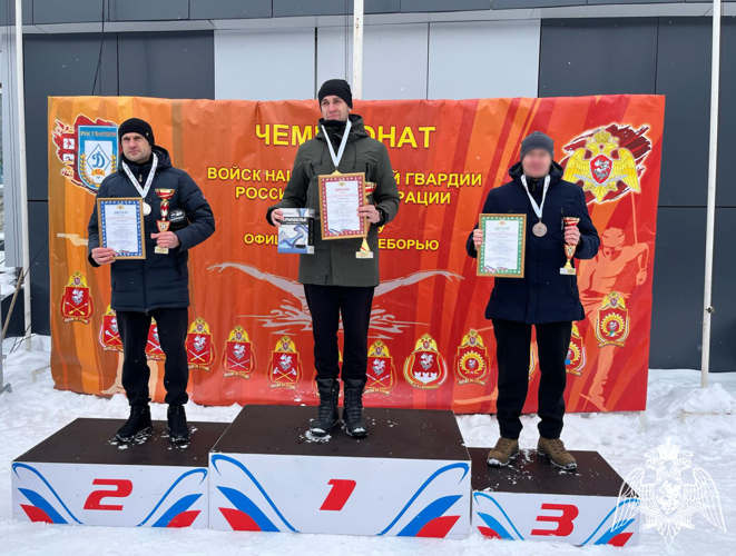 Росгвардеец из Тамбова в составе команды стал победителем чемпионата ведомства по зимнему офицерскому троеборью в Новосибирске