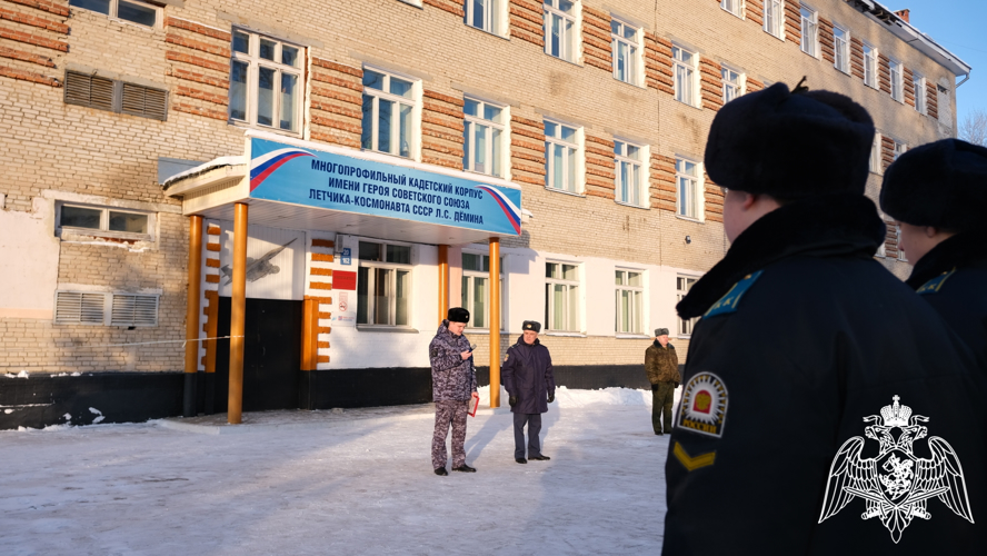 В День кадета представители Росгвардии наградили отличившихся учащихся ведомственного класса в Тамбове