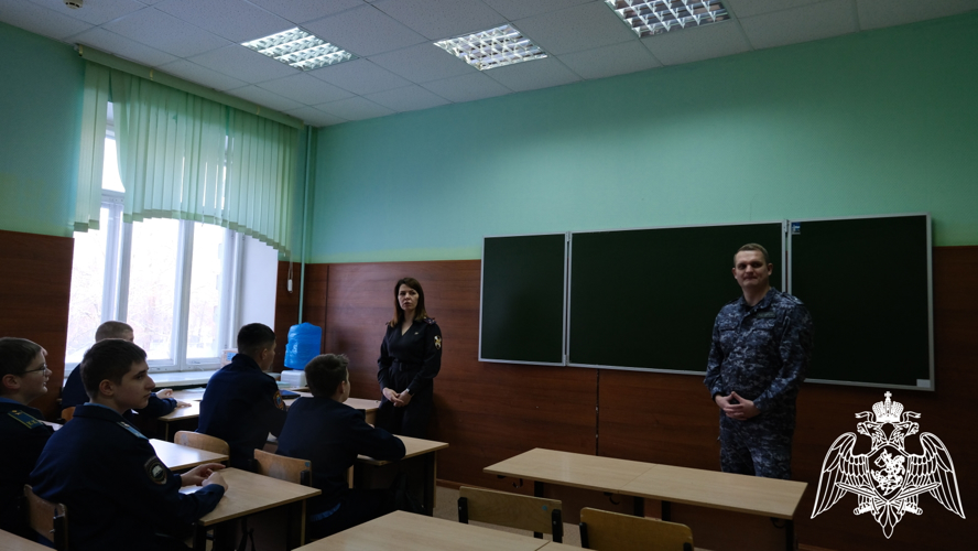 В День кадета представители Росгвардии наградили отличившихся учащихся ведомственного класса в Тамбове
