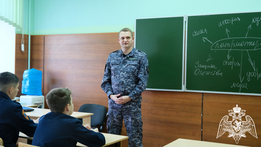 В День кадета представители Росгвардии наградили отличившихся учащихся ведомственного класса в Тамбове