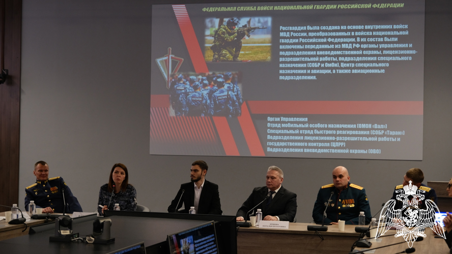 В Тамбове офицер Росгвардии приняла участие в круглом столе в преддверии праздничной даты