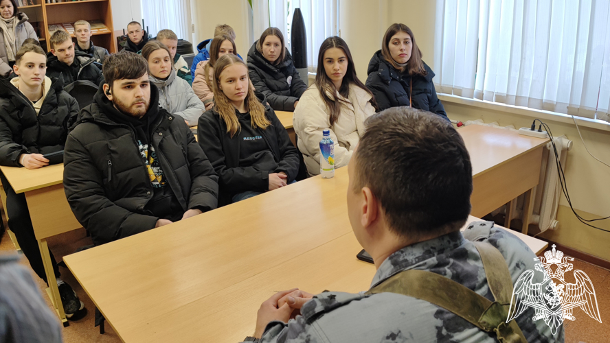 В рамках ведомcтвенной акции росгвардейцы провели День открытых дверей для тамбовских студентов