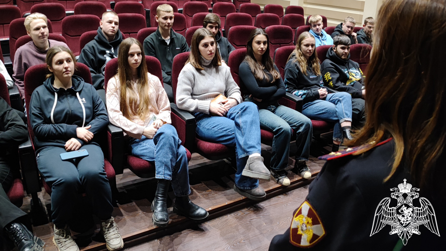 В рамках ведомcтвенной акции росгвардейцы провели День открытых дверей для тамбовских студентов