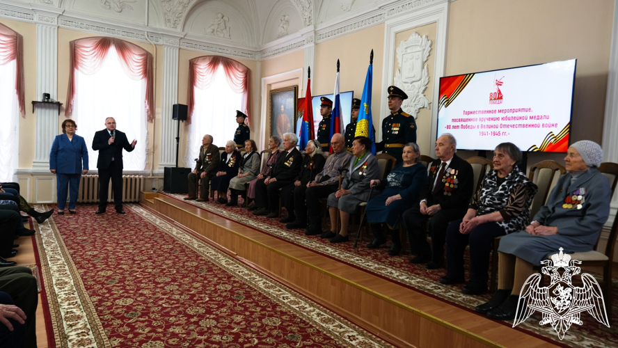 Росгвардейцы приняли участие в церемонии вручения юбилейных медалей ветеранам Великой Отечественной войны 
