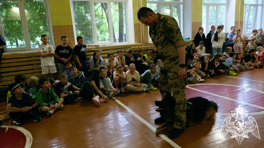 Росгвардейцы провели тематический урок в рамках ведомственной акции в Тамбове