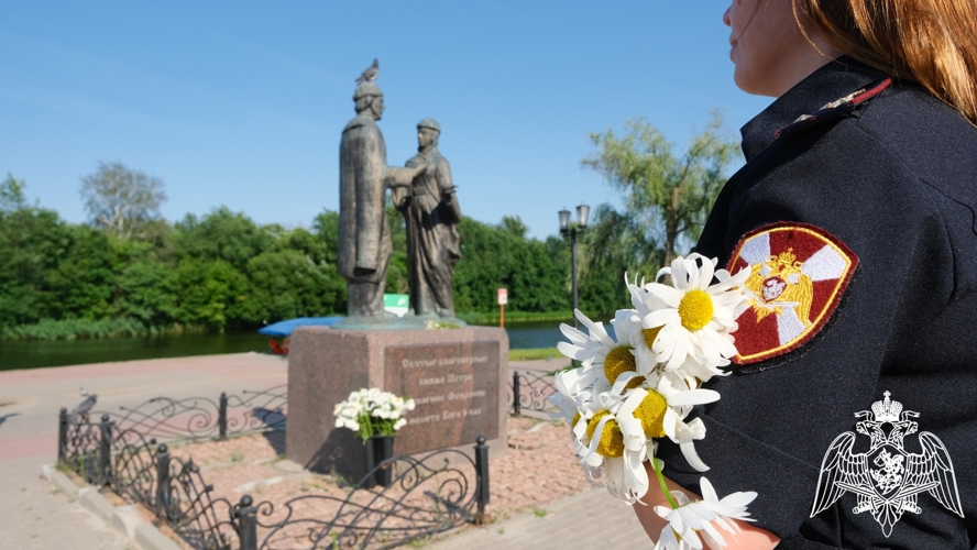 Росгвардейцы присоединились к акции в День семьи, любви и верности в Тамбове