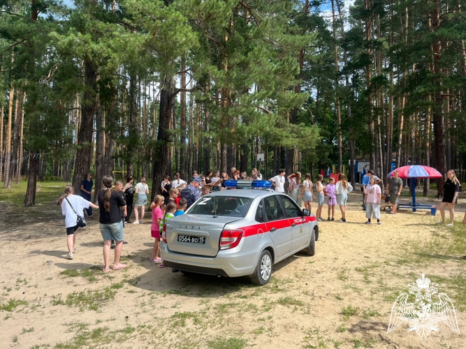 Сотрудники вневедомственной охраны встретились с детьми в рамках акции «Каникулы с Росгвардией» в Тамбовской области