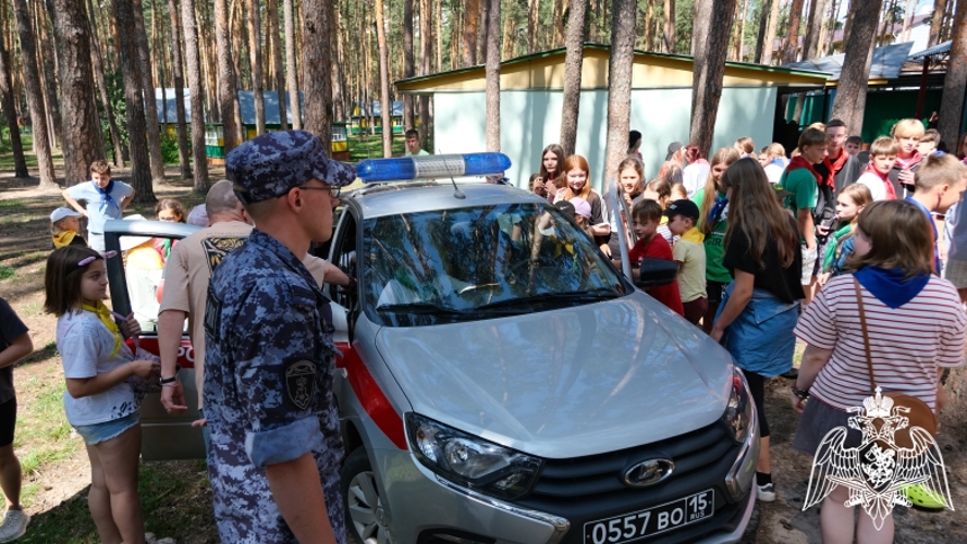 Росгвардейцы в рамках ведомственной акции встретились с отдыхающими в детском лагере в Тамбовской области