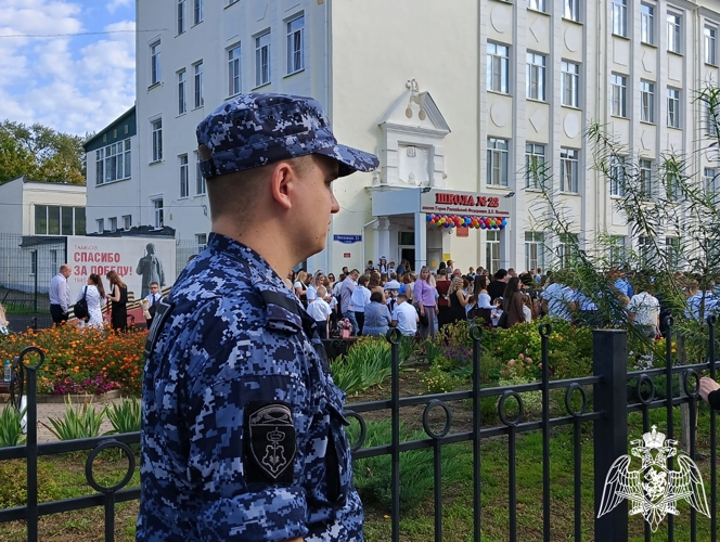 Росгвардейцы обеспечили правопорядок в День знаний в Тамбове