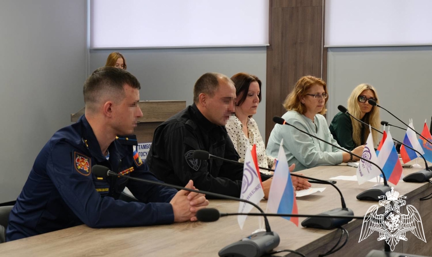 Росгвардеец стал участником круглого стола в День солидарности в борьбе с терроризмом