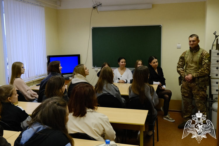 Росгвардейцы провели патриотическую встречу для студентов в Тамбове