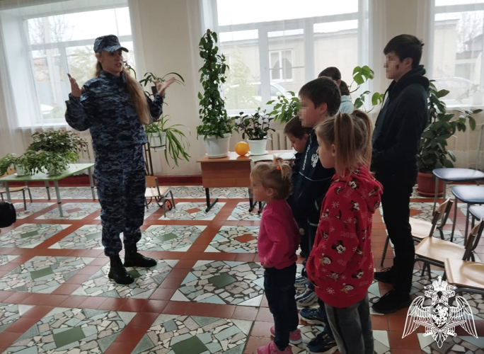 Сотрудники вневедомственной охраны Росгвардии посетили воспитанников социального приюта «Орешек» в Тамбовской области