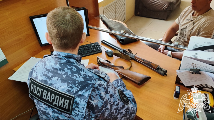Сотрудники Росгвардии проверили за две недели более 100 владельцев оружия в Тамбовской области