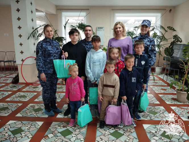 Сотрудники вневедомственной охраны Росгвардии посетили воспитанников социального приюта «Орешек» в Тамбовской области