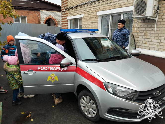 Сотрудники вневедомственной охраны Росгвардии посетили воспитанников социального приюта «Орешек» в Тамбовской области