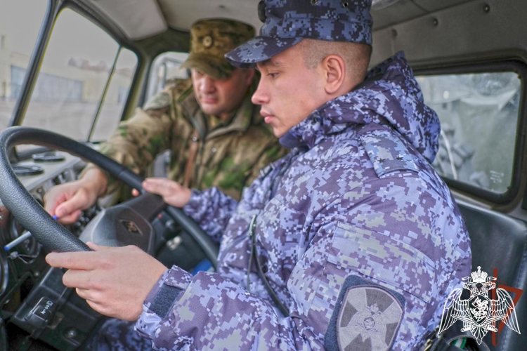 Учебно-методический сбор с офицерами-выпускниками военных вузов 2025 года завершился в Центральном округе Росгвардии