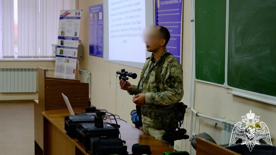 Сотрудник спецподразделения Росгвардии провел тематическую встречу со студентами в Тамбове