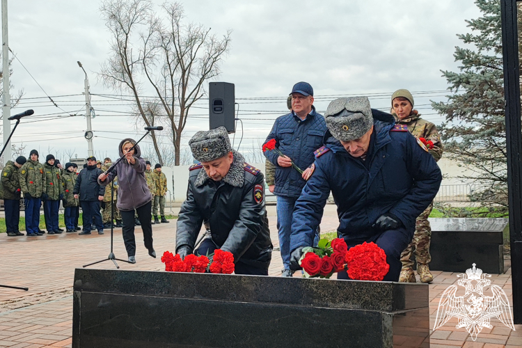 Росгвардецы приняли участие в митинге в память погибших на Северном Кавказе тамбовских воинов