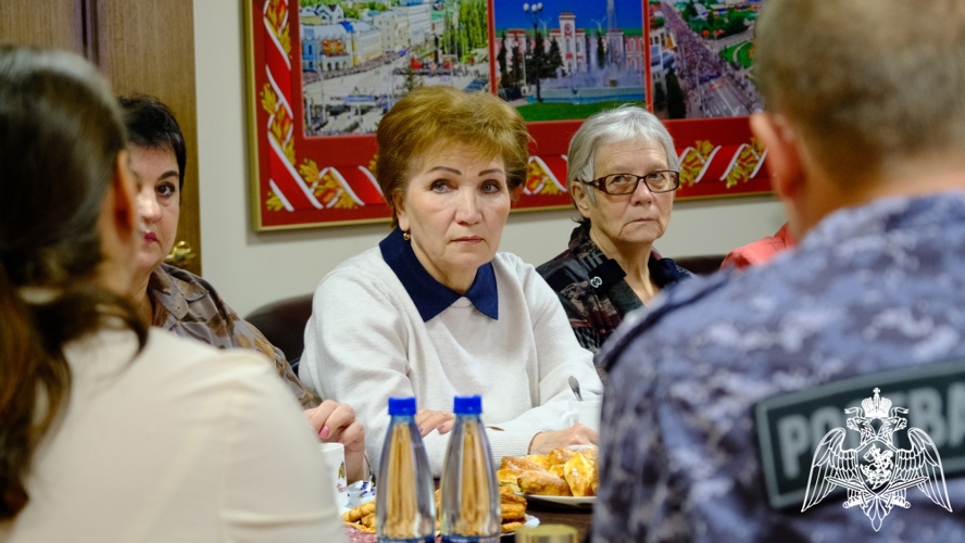 Росгвардейцы поздравили матерей и вдов своих погибших товарищей с Днем матери в Тамбове