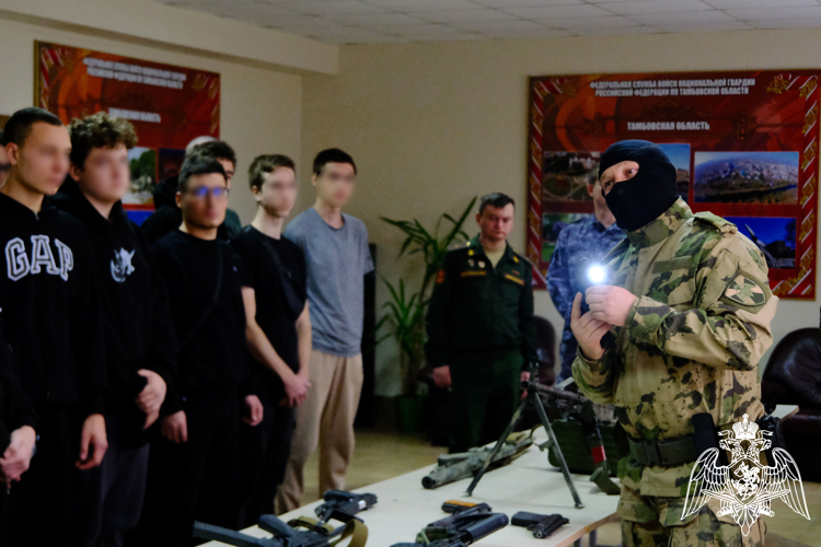 В Тамбове управление Росгвардии открыло двери для участников акции «День призывника»