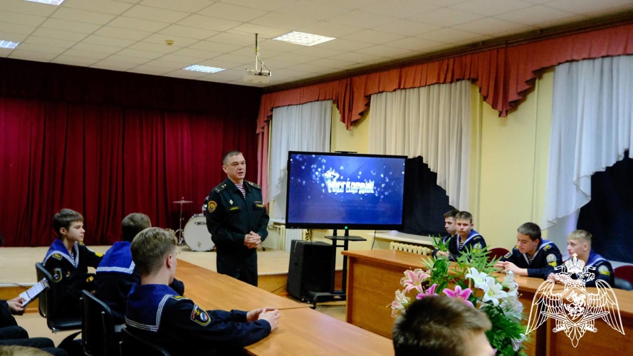 Представитель Саратовского военного института Росгвардии провел профориентационные встречи с учащимися школ города Тамбова