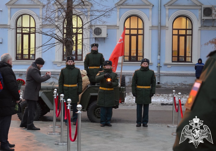 Офицер Росгвардии принял участие в церемонии возвращения Вечного огня на Соборную площадь города Тамбова