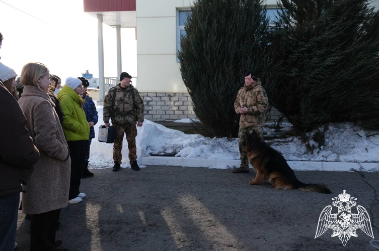 Росгвардейцы провели патриотическое мероприятие с тамбовскими студентами в преддверии профессионального праздника 