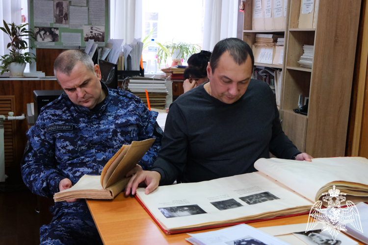 Росгвардейцы в рамках патриотической акции посетили Государственный архив социально-политической истории Тамбовской области